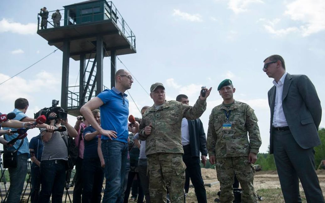 На границе с Россией Украина строит оборонительные сооружения / © Facebook/Арсений Яценюк