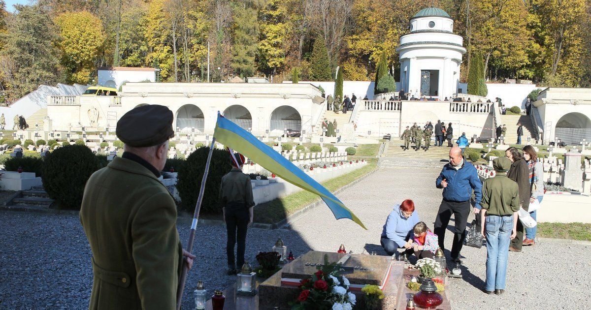 На нових польських паспортах з'явиться зображення Львова