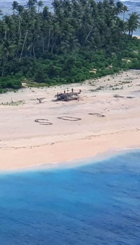 На безлюдному острові Тихого океану знайшли моряків: їх врятував напис SOS на піску