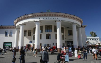 У Києві закрили на вхід станцію метро "Вокзальна"