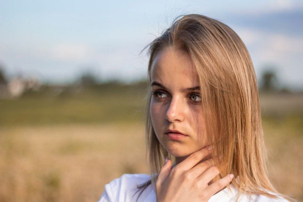 П’ять найгірших зачісок, які візуально роблять волосся ще тоншим: поради стиліста, яких варто уникати