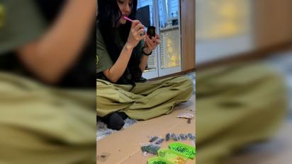 Анна Добриднєва створює сувеніри з відстріляних гільз 
