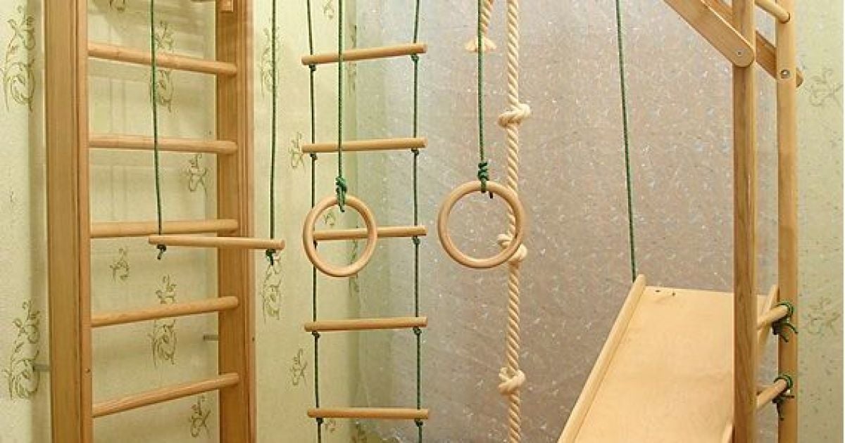 На Николаевщине 9-летний мальчик повесился на "шведской стенке"