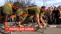 Прикарпатские стронгмэны протянули 42-тонный танк на 3,35 метра