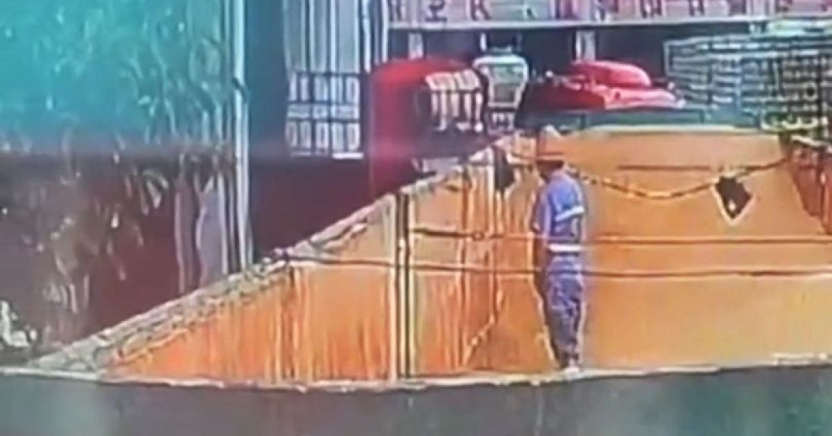 Працівника китайської пивоварні заскочили за сечовипусканням до резервуара із солодом