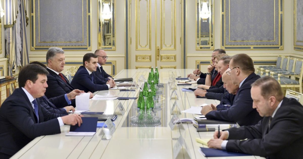 Порошенко зустрівся з Кучмою та іншими представниками України в Тристоронній контактній групі