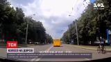 Новости Украины: в Ровно колесо маршрутки отвалилось на ходу и врезалось в авто на встречке