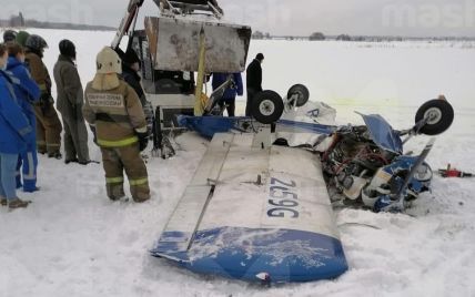В России после столкновения разбился самолет: погибли три человека