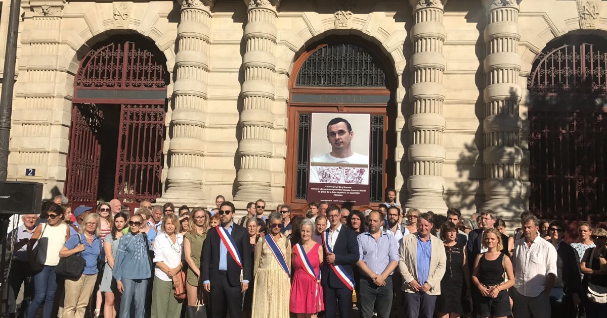 Сенцова единогласно избрали почетным гражданином Парижа