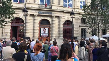 Плакат про Сенцова на мерії Парижа_01 / © Maryna Chebat / Twitter