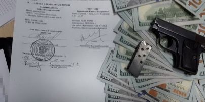 У керівника "РИА Новости Украина" під час обшуку знайшли зброю та 200 тисяч доларів