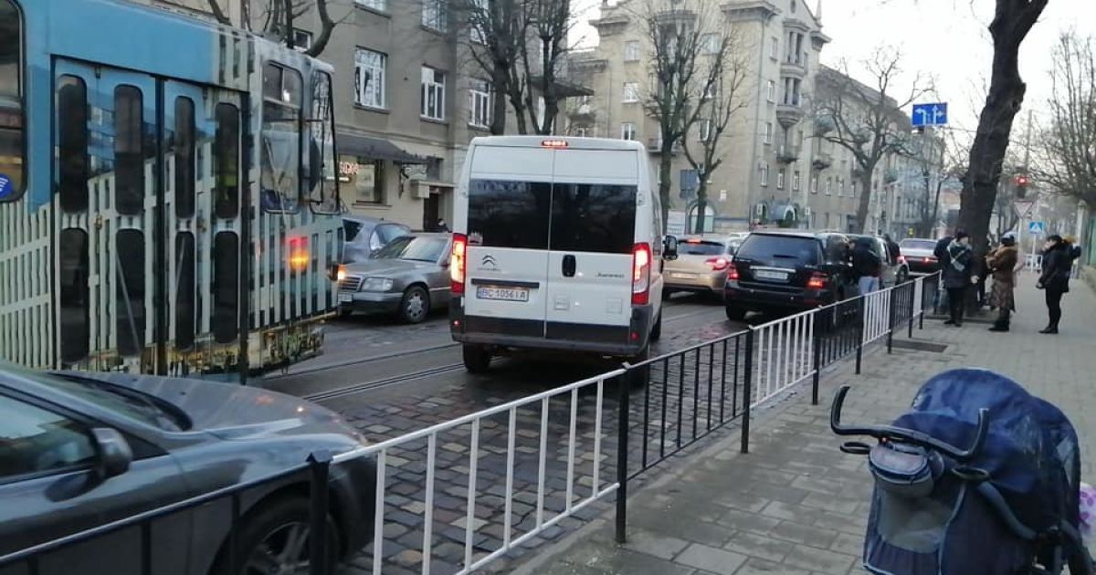 У Львові за кермом автомобіля померла вагітна жінка
