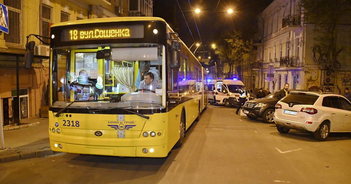 різанина в тролейбусі в Києві_4 / © informator.news