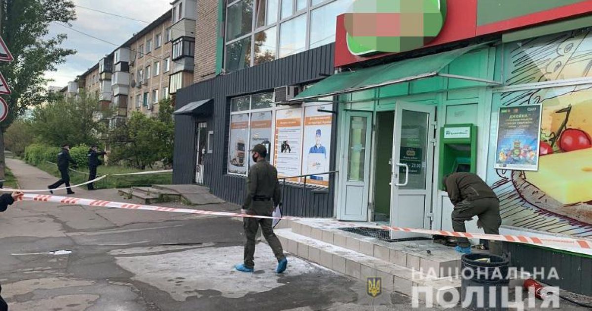 У Києві двоє серійних крадіїв підірвали банкомат