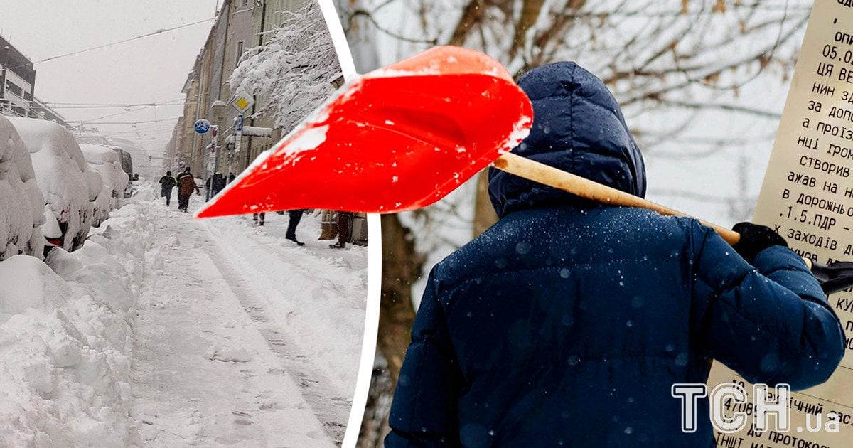 Чоловіка оштрафували за те, що лопатою розчищав сніг