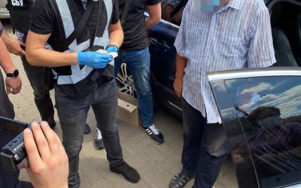 Киевские следователи разоблачили чиновника в получении взятки в 200 тысяч гривен