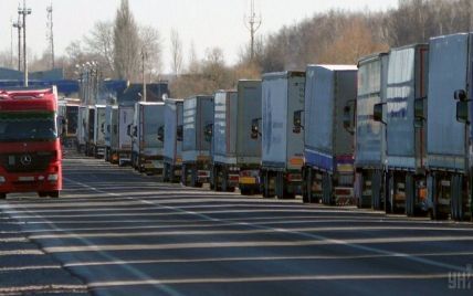 На границе с Польшей застряли почти тысяча водителей