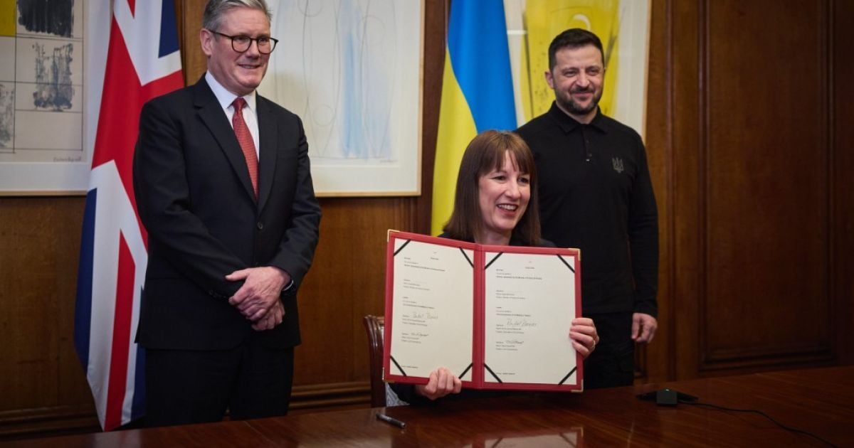 В рамках соглашения между Украиной и Великобританией финансирование будет предоставлено тремя равными годовыми платежами в размере £752 млн.