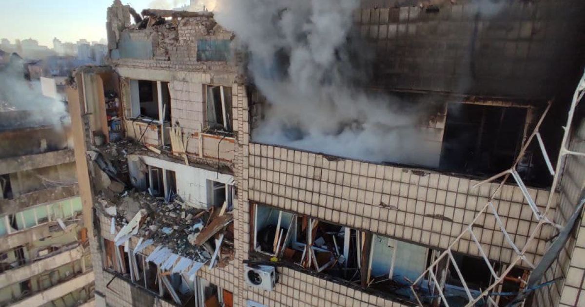 Російські окупанти знову вдарили по Києву: стався обвал у багатоповерхівці, є постраждалі (фото)