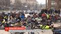 У центрі Києва велосипедисти влаштували "лежачий протест"
