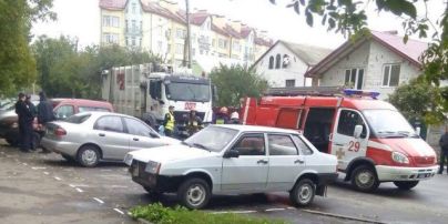 Водитель мог не заметить женщин: очевидцы рассказали детали наезда мусоровоза в Львове