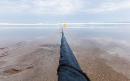 Facebook и Microsoft создали наиболее технологичный подводный кабель, который весит как 34 кита