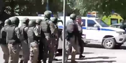 В России мужчина в маске захватил в заложники сотрудников банка