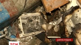 Жители дома, пострадавшего от взрыва в Павлограде, пытаются спасти уцелевшие вещи