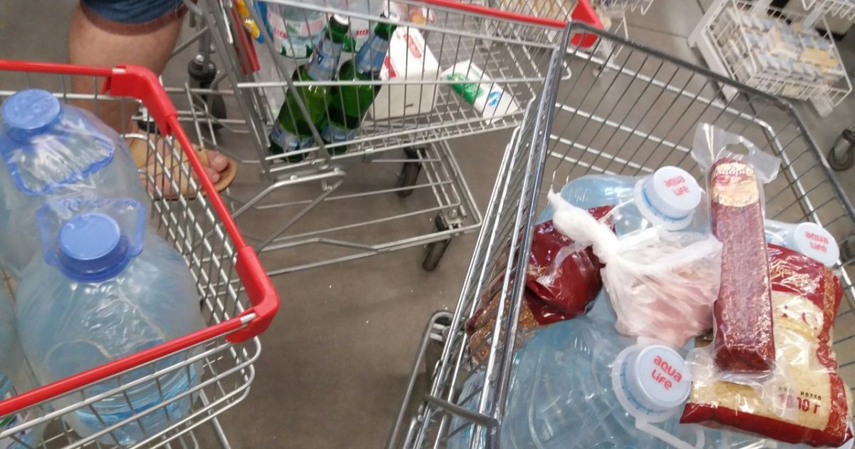Киевлянам в красивых обертках продают испорченные жарой молоко, рыбу и мясо
