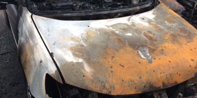 У Житомирі вночі невідомі підпалили автомобілі прикордонників