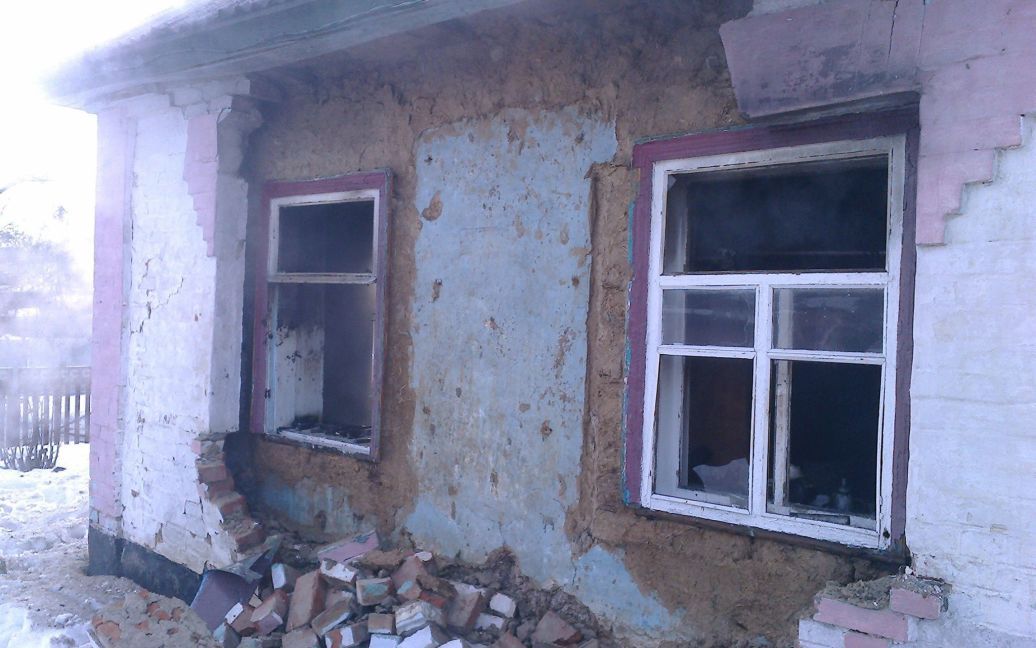 Унаслідок вибуху газу в хаті повилітали вікна, двері та впали стіни / © Facebook/Управління ДСНС у Черкаській області