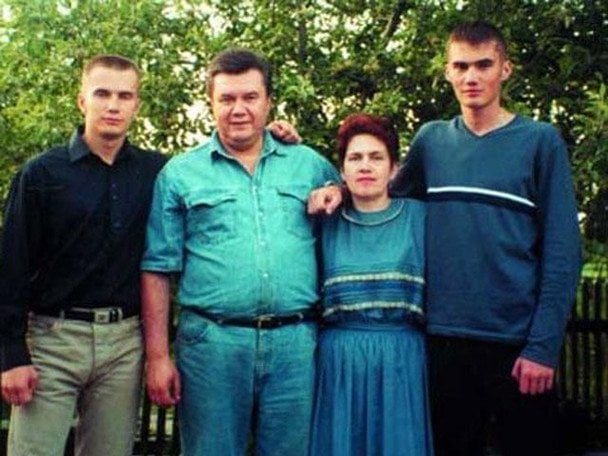 Віктор Янукович з дружиною та синами