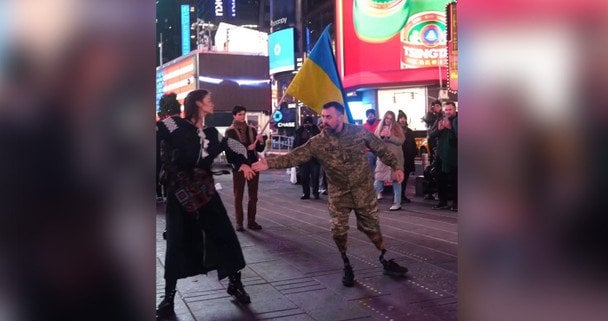 Били по голові: представники ТЦК та копи напали на ветерана на протезах в Києві