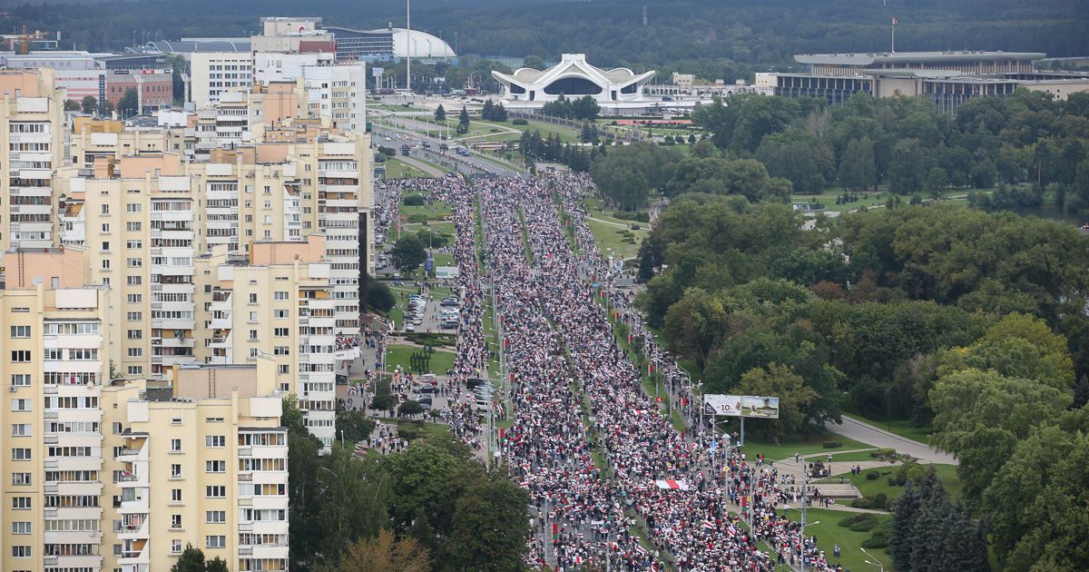 Порушення перемир'я на Донбасі та жорсткі затримання у Білорусі. П'ять новин, які ви могли проспати
