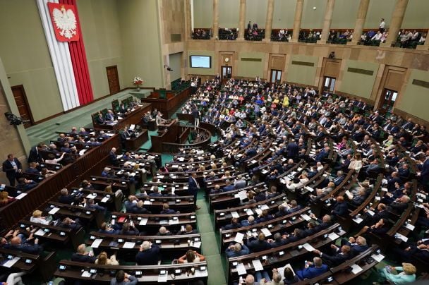 У Польщі вибухнув скандал через "полювання на українців" в у