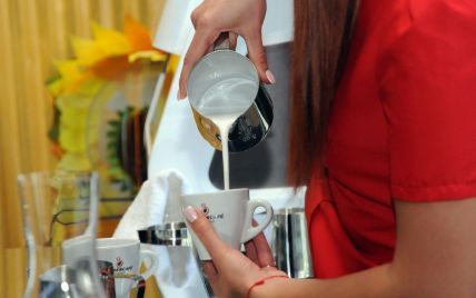 В Киеве с сегодняшнего дня разрешили продавать кофе и фастфуд: требования к МАФам