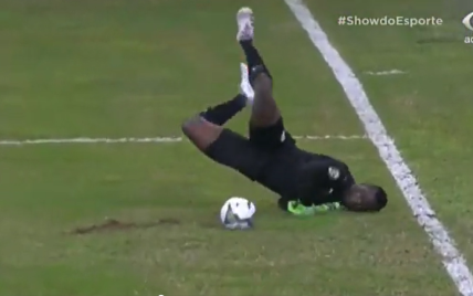 Сумасшедший фейл: на Кубке Африки вратарь пропустил мегакурьезный гол (видео)