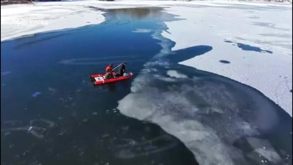 Водолазы спасли собаку из ледяного Днепра