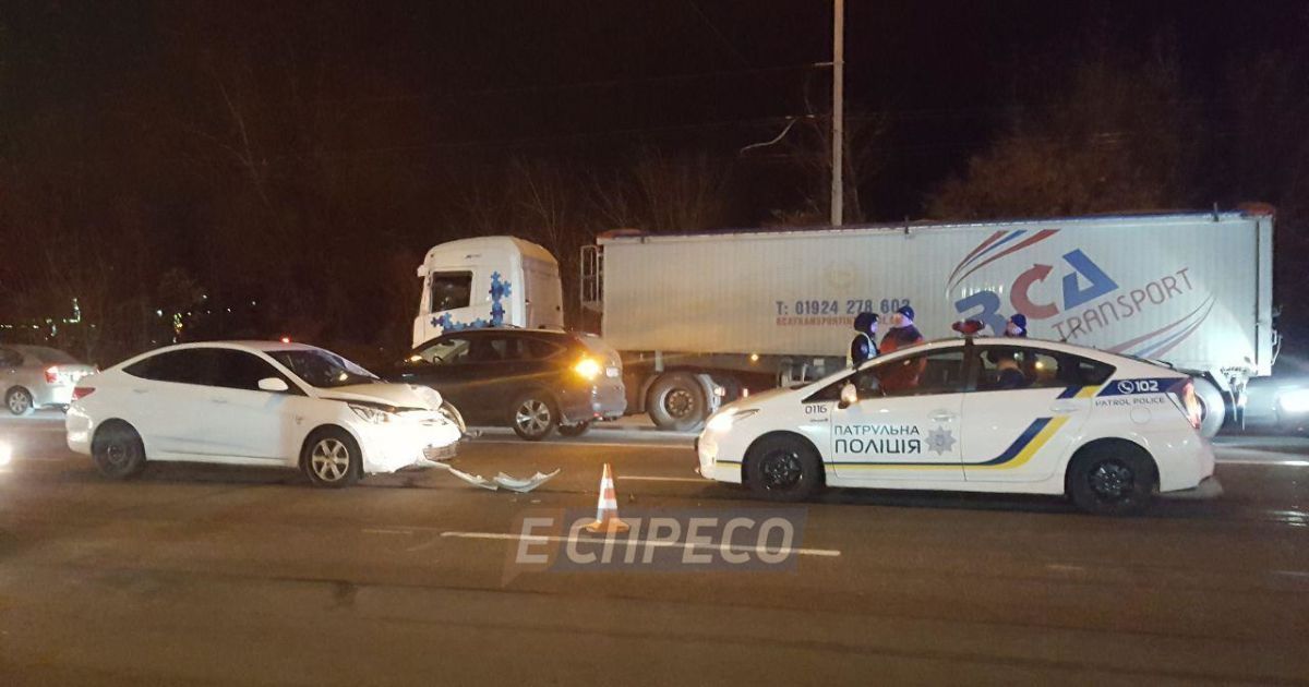 В Киеве вора, который убегал из супермаркета, насмерть сбил автомобиль