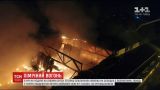 В Киеве произошел масштабный пожар на складах с полимером и пенопластом