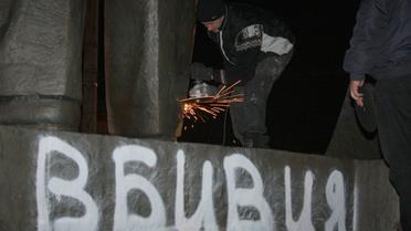 Демонтаж пам’ятника Петровському _5 / © УНІАН