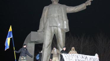 Демонтаж пам’ятника Петровському _1 / © УНІАН