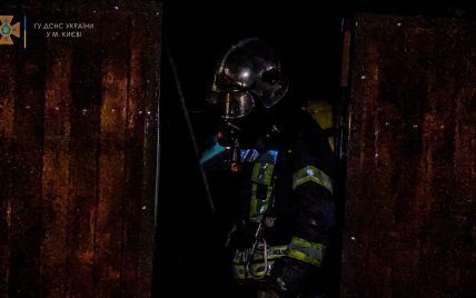 В Киеве мужчина получил 55% ожогов тела и отравление угарным газом во время пожара в доме