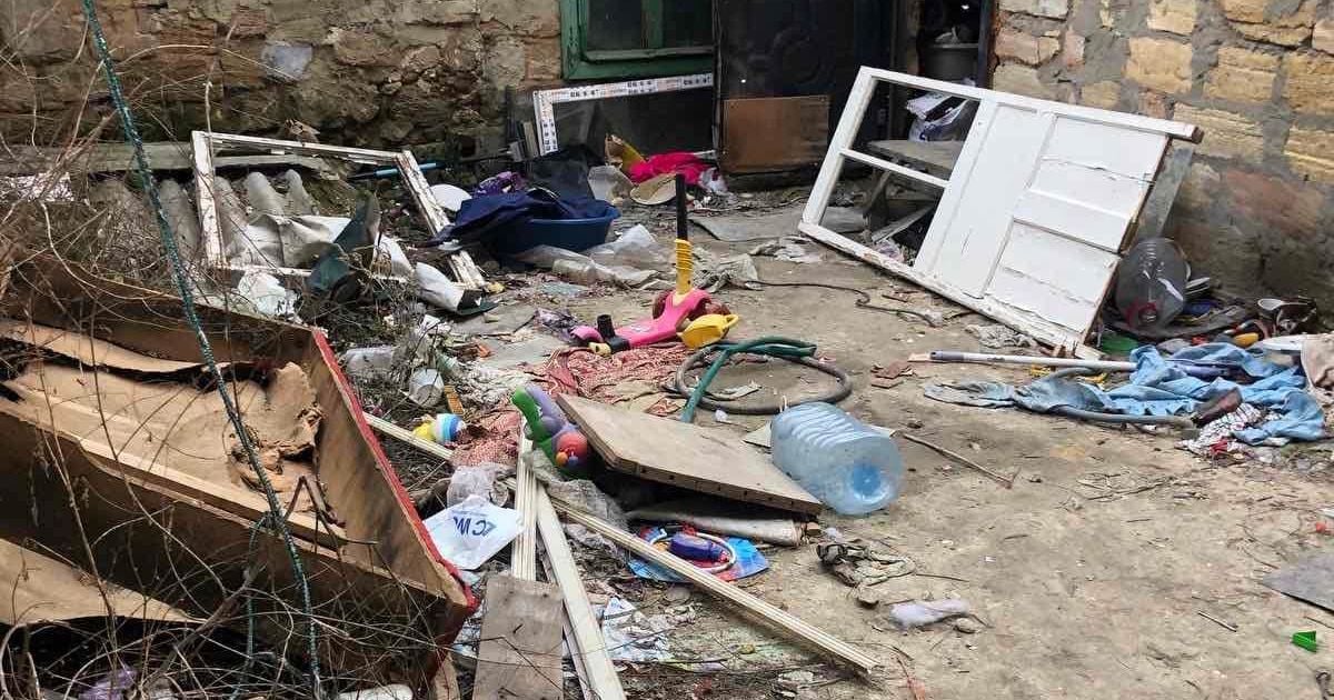 "Вдома - пекло": в Одесі від матері забрали двох дітей - немовля і 5-річну дитину