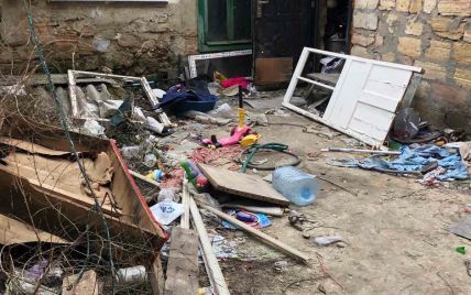 "Вдома - пекло": в Одесі від матері забрали двох дітей - немовля і 5-річну дитину