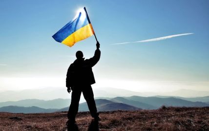 День Прапора: Осадча, Мазур, Падалко та інші зірки привітали українців зі святом