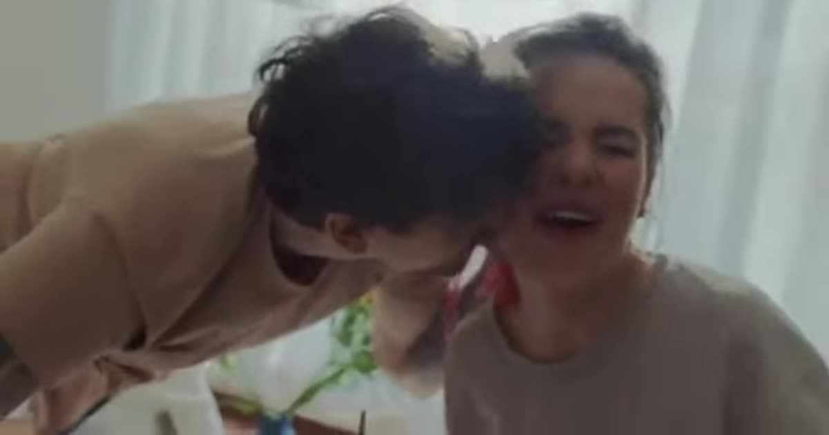 Беременная MamaRika показала счастливые моменты из личной жизни в новом клипе