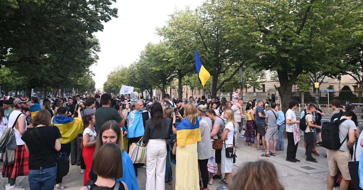 У Берліні заборонили розмовляти українською на мітингу проти російського удару по "Охматдит"