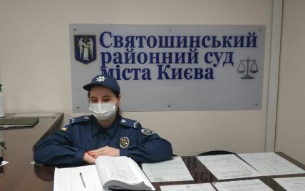 В Киеве мужчина пришел в суд с арсеналом запрещенных препаратов: фото