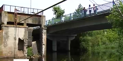 Військова прокуратура розслідує, що за боєприпас поцілив напередодні у міст на Житомирщині